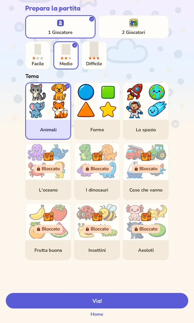 Schermata di configurazione per scegliere 1 o 2 giocatori, difficoltà Facile, Media o Difficile, e un tema di carte come Animali, Forme, Spazio o Oceano, con diversi pacchetti a tema mostrati come bloccati.